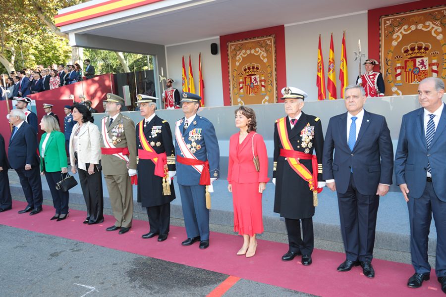 Los reyes, acompañados de la princesa de Asturias, presiden los actos por el Día de la Fiesta Nacional