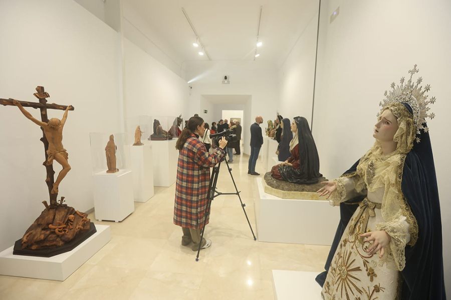 El MAD de Antequera acoge imágenes y pinturas en ‘Gubia y pincel, la pasión en Málaga’