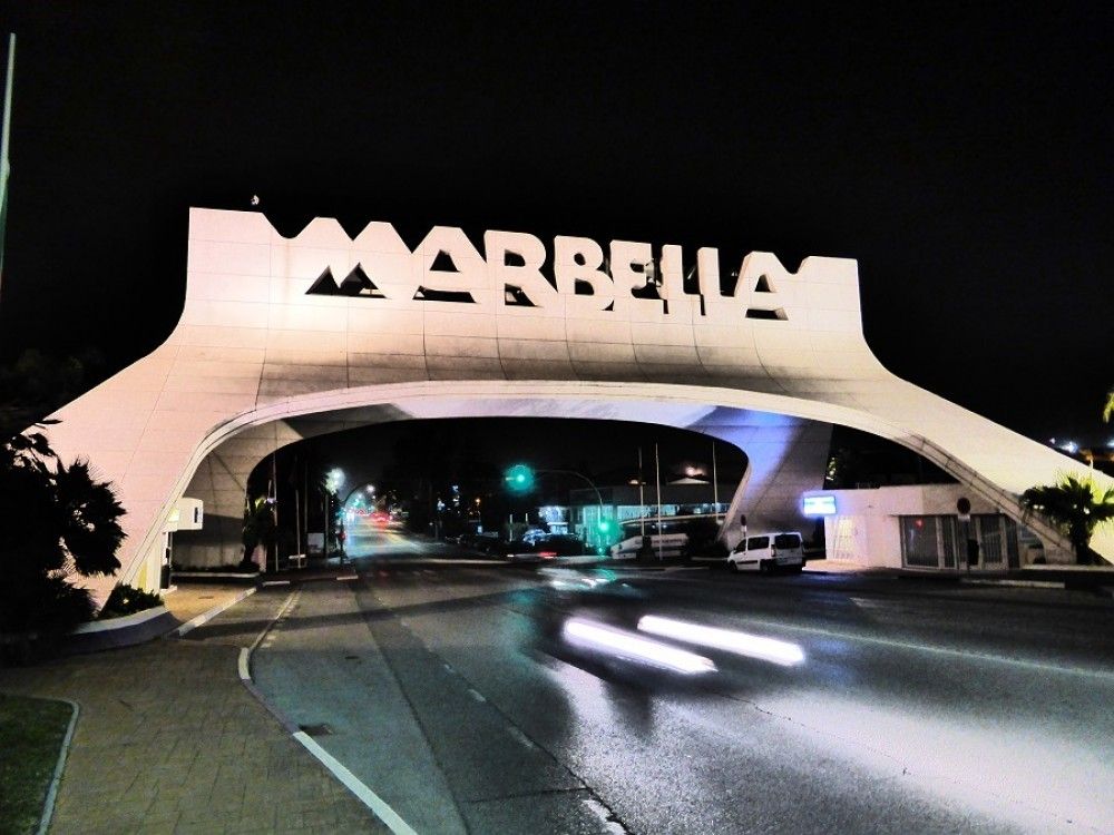 El arco de Marbella y el puente del Santo Cristo del Amor se iluminarán hoy de verde para conmemorar el centenario de La Legión