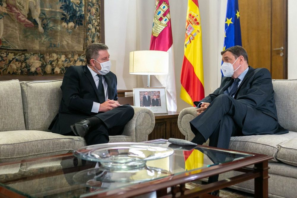 El ministro de Agricultura asegura que España solicitará a Bruselas fondos extraordinarios para hacer frente a las dificultades del sector vitivinícola