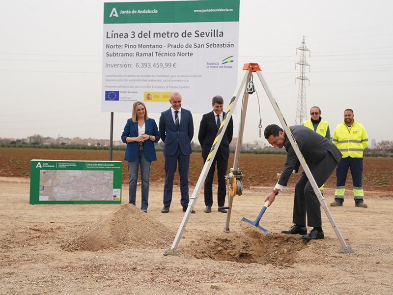 El presidente andaluz coloca la primera piedra de la Línea 3 del Metro de Sevilla