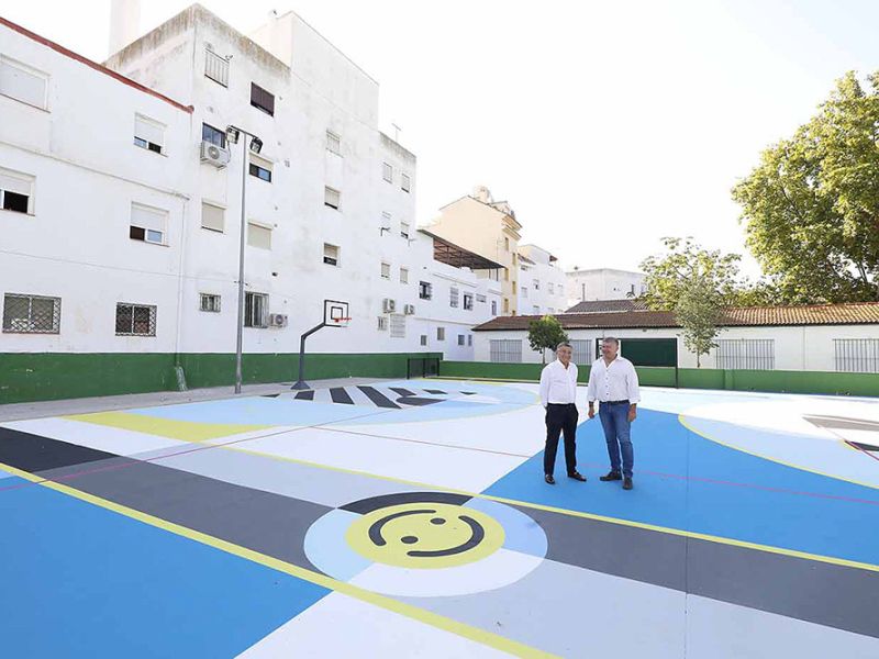 El Ayuntamiento destina este año cerca de 230.000 euros a la conservación y mantenimiento de los colegios de San Pedro Alcántara