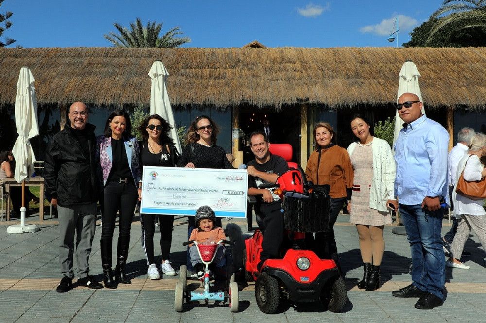 La cena solidaria ha conseguido recaudar 5.000 euros en beneficio del niño Ian Fernández