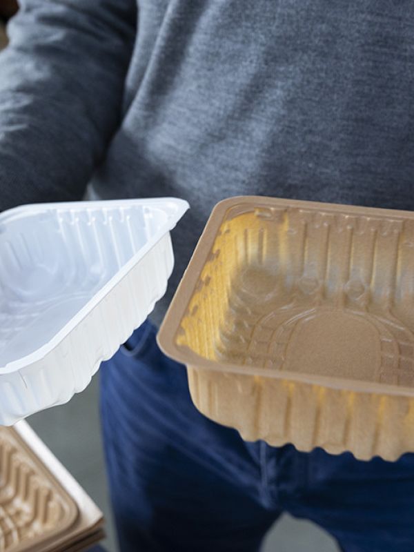 Cáscaras de almendras y suero de queso para producir envases biodegradables y sostenibles