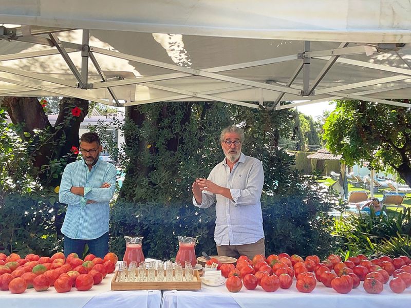 Celebrada una jornada en la Clínica Buchinger para dar a conocer las propiedades del tomate Huevo de Toro