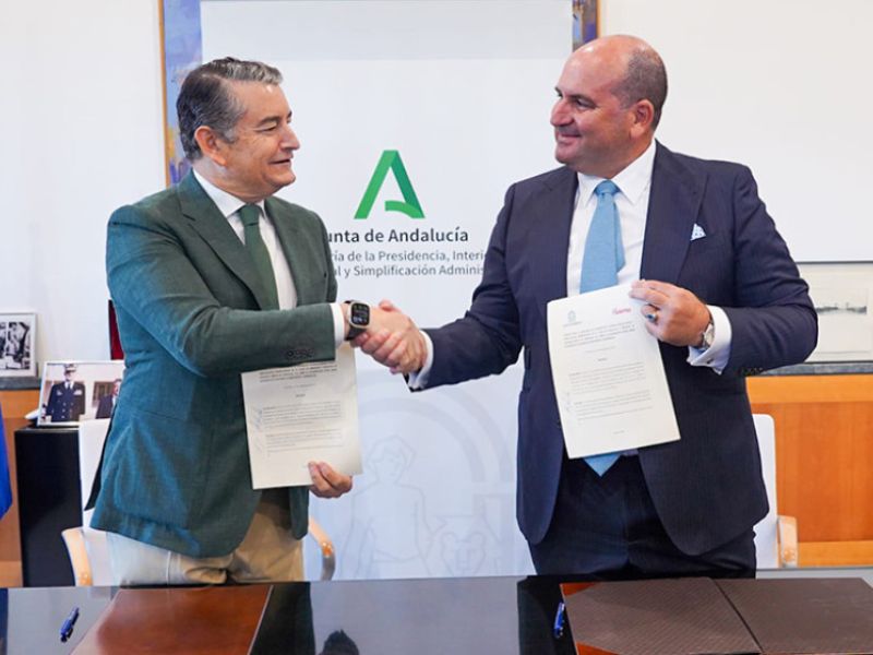 La Junta firma un convenio con el SAMU para ampliar la respuesta en emergencias y catástrofes