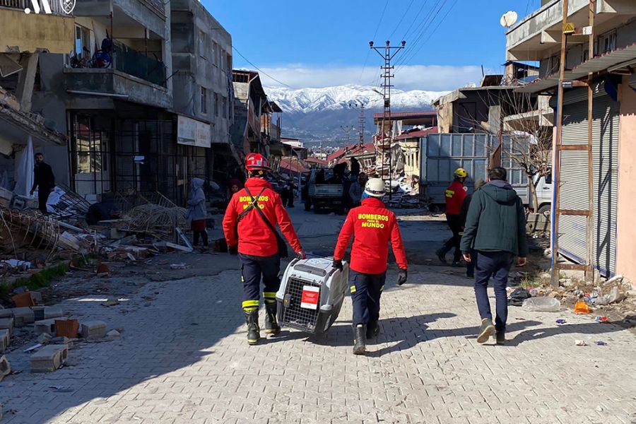 Cinco integrantes del Consorcio Provincial de Bomberos de Málaga continuarán en Turquía prestando apoyo humanitario
