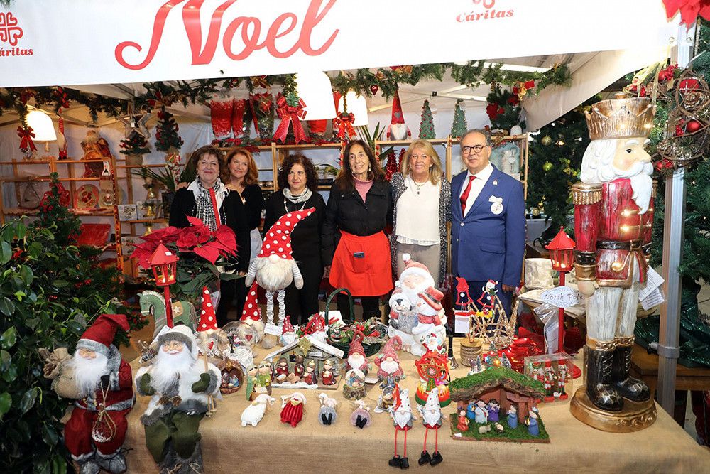 El Bazar Solidario de Navidad reúne hasta mañana domingo en el Palacio de Congresos más de 120 puestos