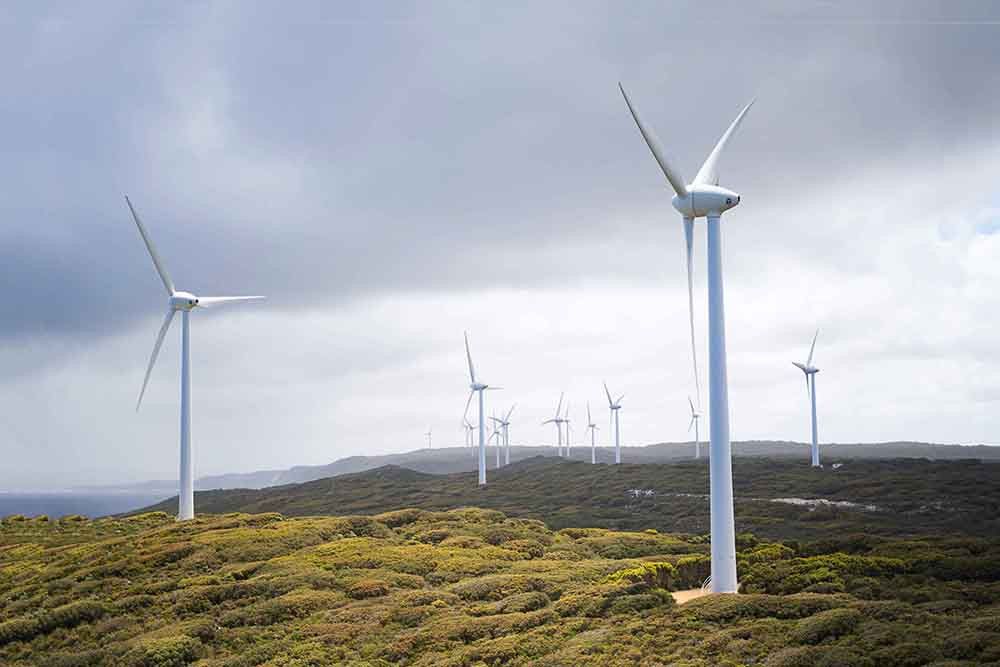La Junta da luz verde medioambiental a 12.000 MW de potencia renovable dentro del plazo fijado por el Gobierno
