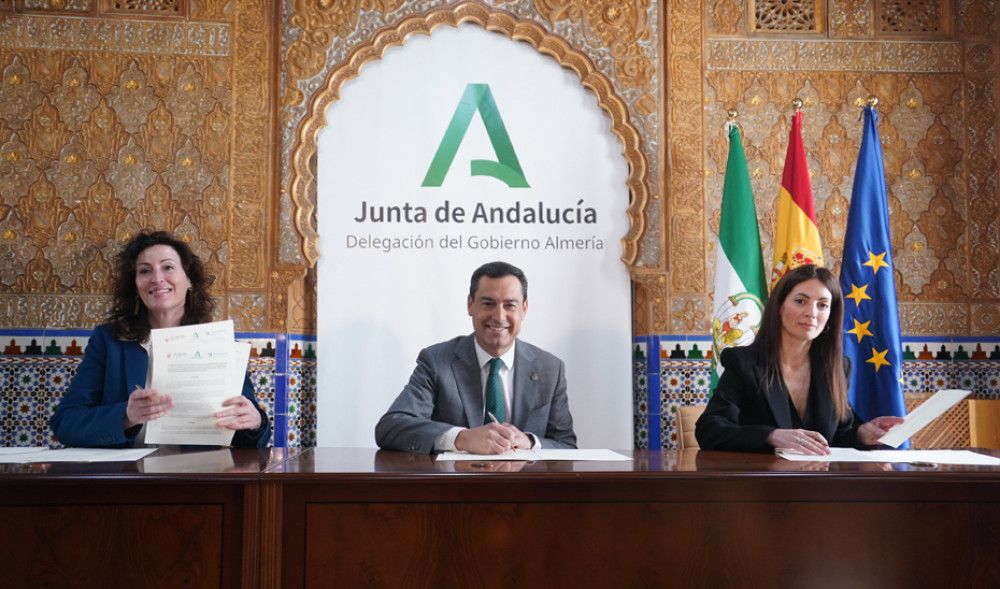 Junta, Ayuntamiento y Puerto de Almería firman un convenio para impulsar el desarrollo del frente marítimo de la ciudad