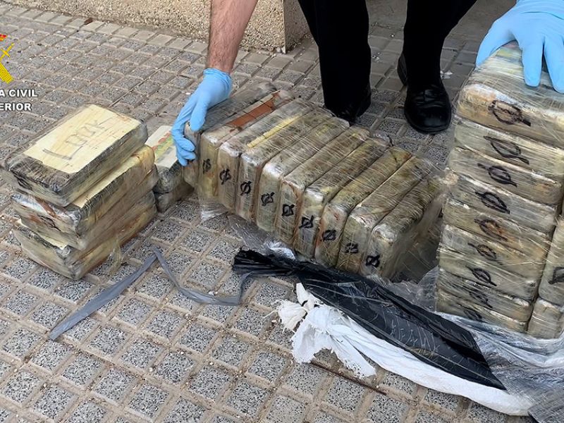 Intervenidos 772 kilos de cocaína cuando iban a ser introducidos por las costas de Barbate