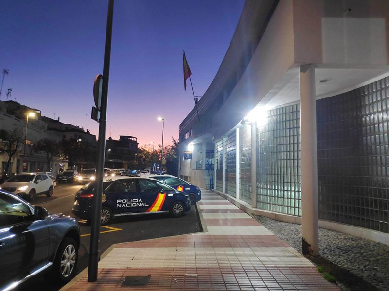 La Policía Nacional detiene a dos varones marroquíes pertenecientes a un grupo criminal por tres robos con violencia de relojes de gama alta