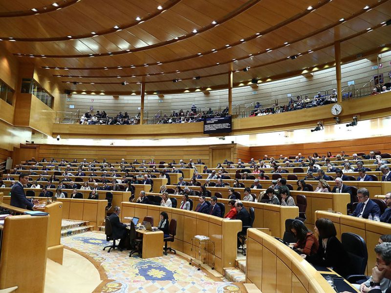 El Gobierno sube el salario mínimo a 1.080 euros al mes sin contar con la patronal