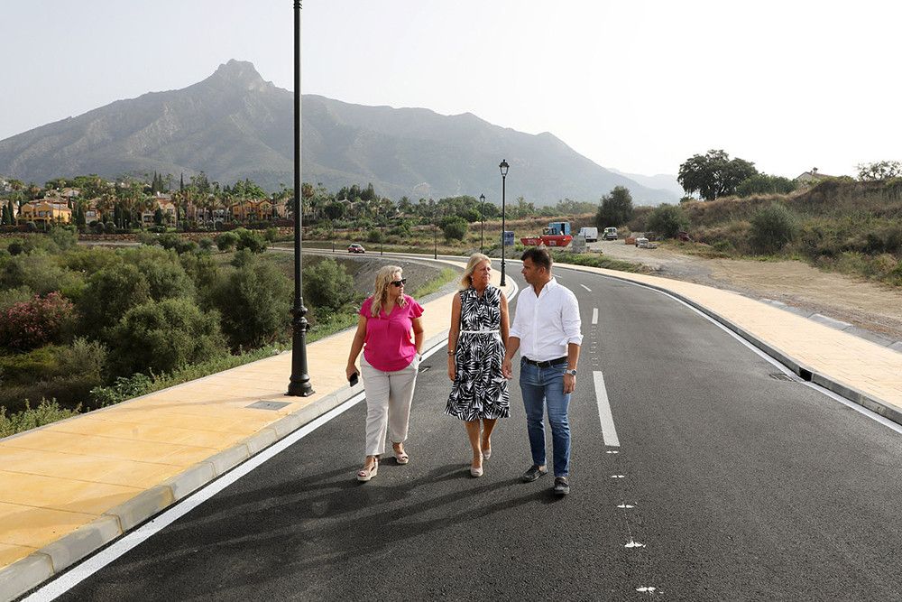 El Ayuntamiento pone en funcionamiento en la urbanización La Capellanía una nueva red de saneamiento y un vial de conexión con Lomas del Virrey