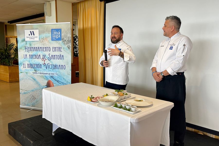 El boquerón victoriano viaja a Santoña, cuna de la anchoa en salazón, donde expertos exhiben sus posibilidades gastronómicas, seña de identidad en ambos destinos