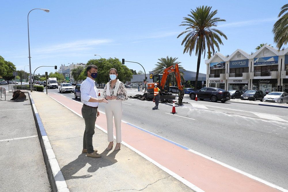 El Ayuntamiento ajardinará la mediana en la avenida Hohenlohe y señalizará con luces la rotonda "Ashmawi"