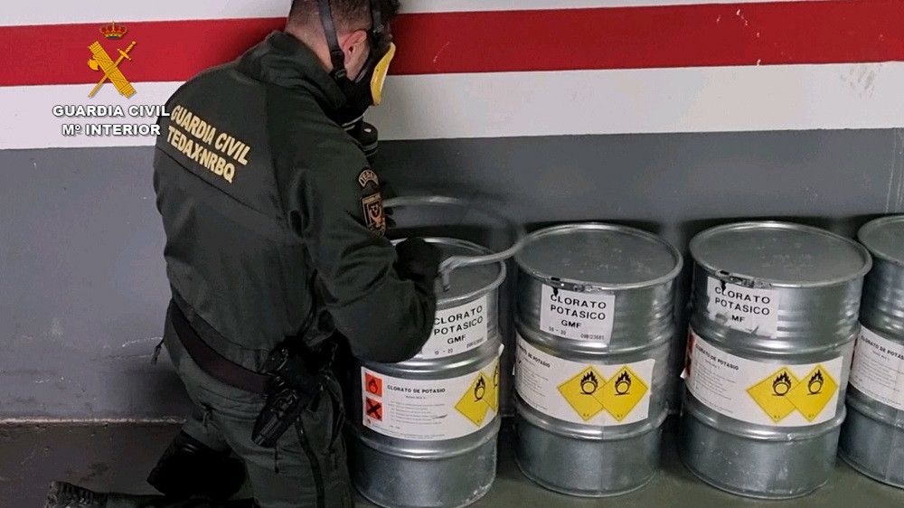Intervenidos en Reus 350 kilogramos de precursores de explosivos en un bloque de viviendas
