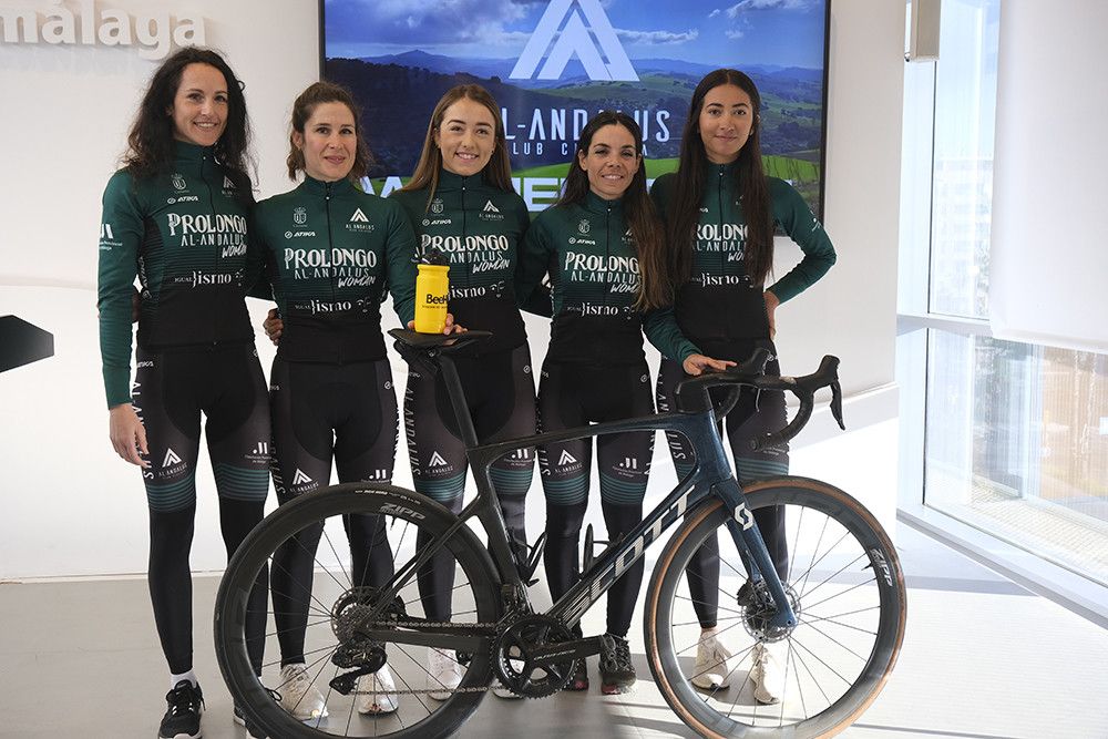 El primer equipo femenino de ciclismo de carretera de Andalucía lucirá en su equipación la marca de la Diputación