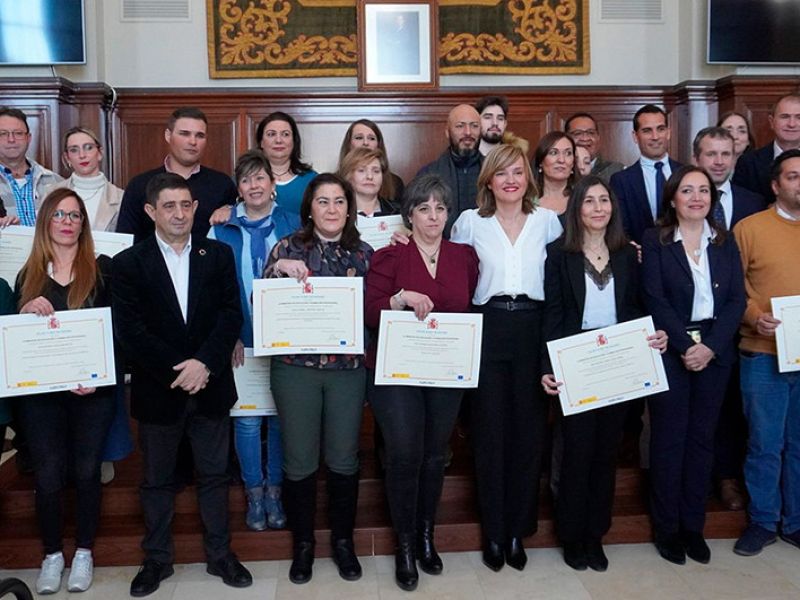 Pilar Alegría entrega los primeros certificados de profesionalidad de la nueva FP