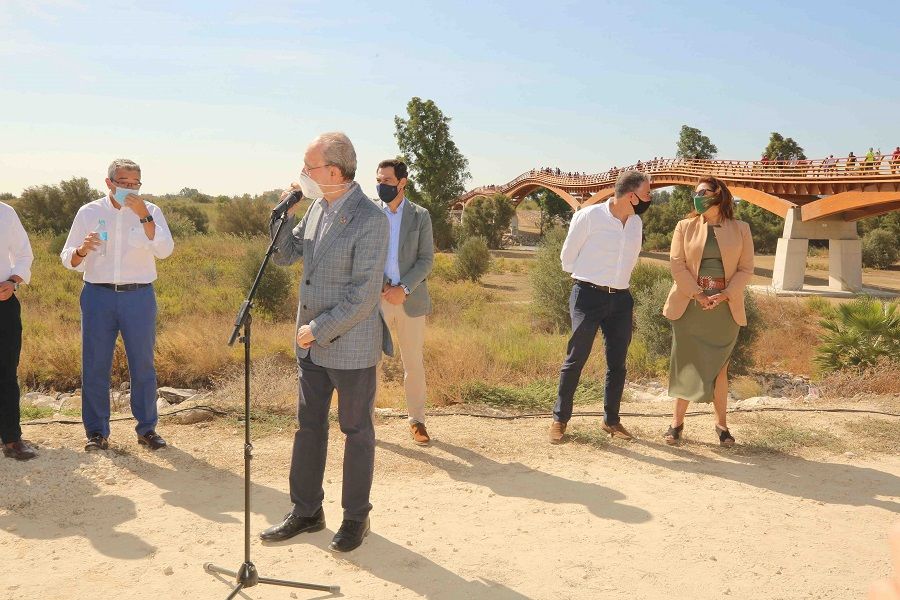 La pasarela de madera del Guadalhorce, la más grande de Europa, se convierte en el principal hito de la Senda Litoral