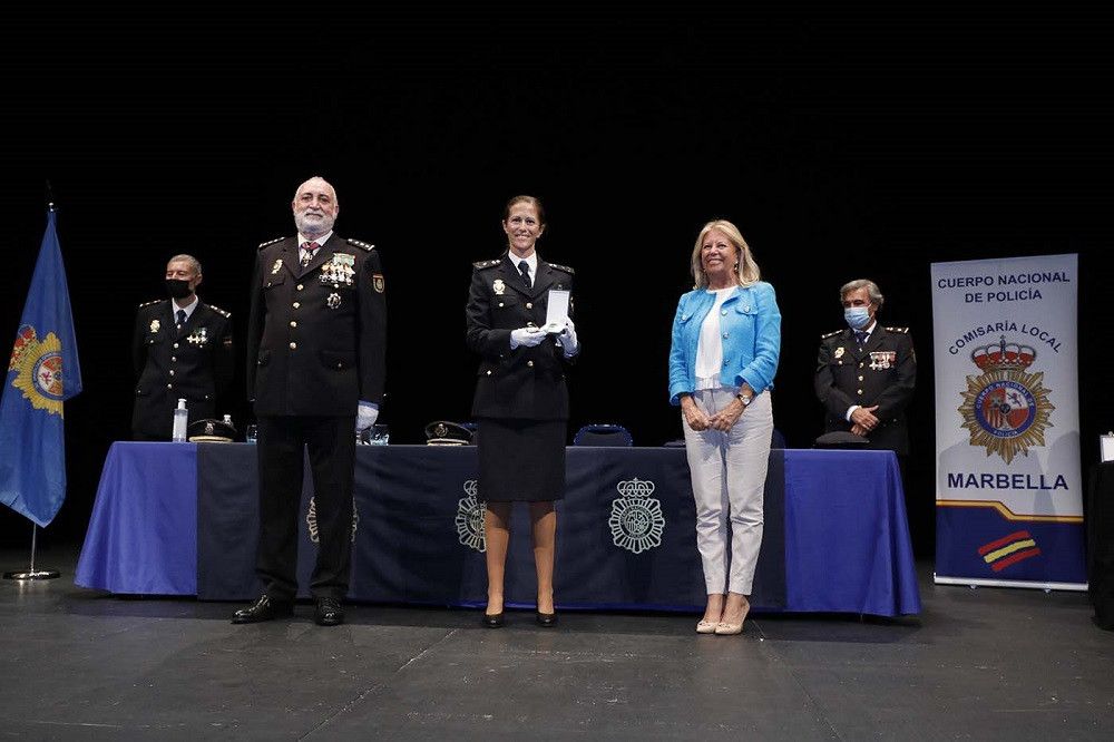 Entrega de medallas por el Día de la Policía Nacional en el Teatro Ciudad de Marbella