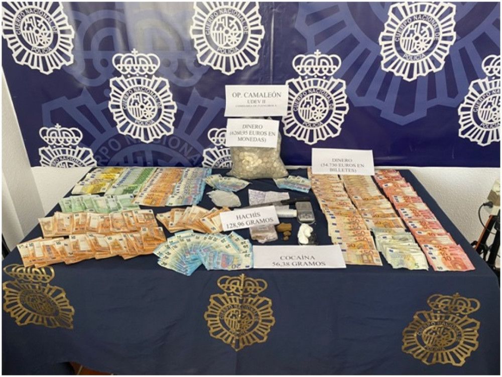 La Policía Nacional interviene más de 60.000 euros en efectivo al desmantelar un punto de venta de drogas en Mijas