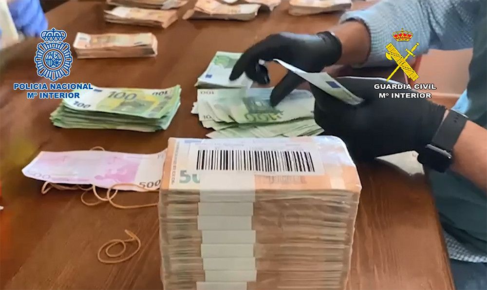 Desarticulada una trama criminal dedicada al fraude fiscal, la falsedad documental y el blanqueo de capitales en la compraventa de fruta subtropical en la Axarquía
