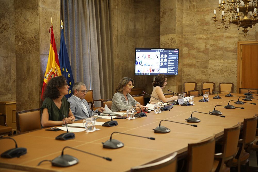 La Conferencia Sectorial aprueba las estrategias para la gestión de incendios forestales, la conservación del lobo y su coexistencia con la ganadería y el control del alga invasora