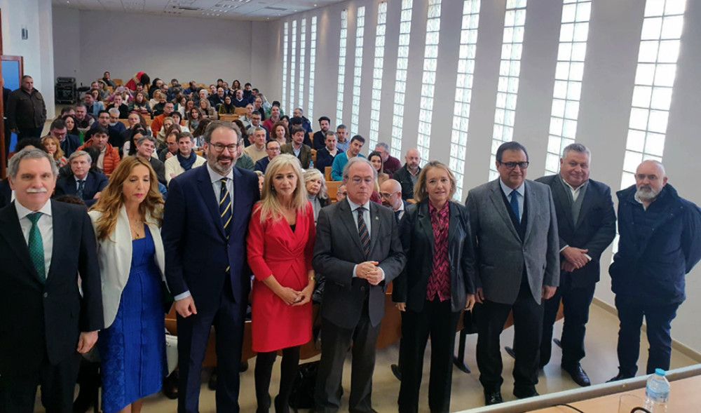 La consejera de Educación llama a las empresas andaluzas a sumarse a la expansión de la FP Dual