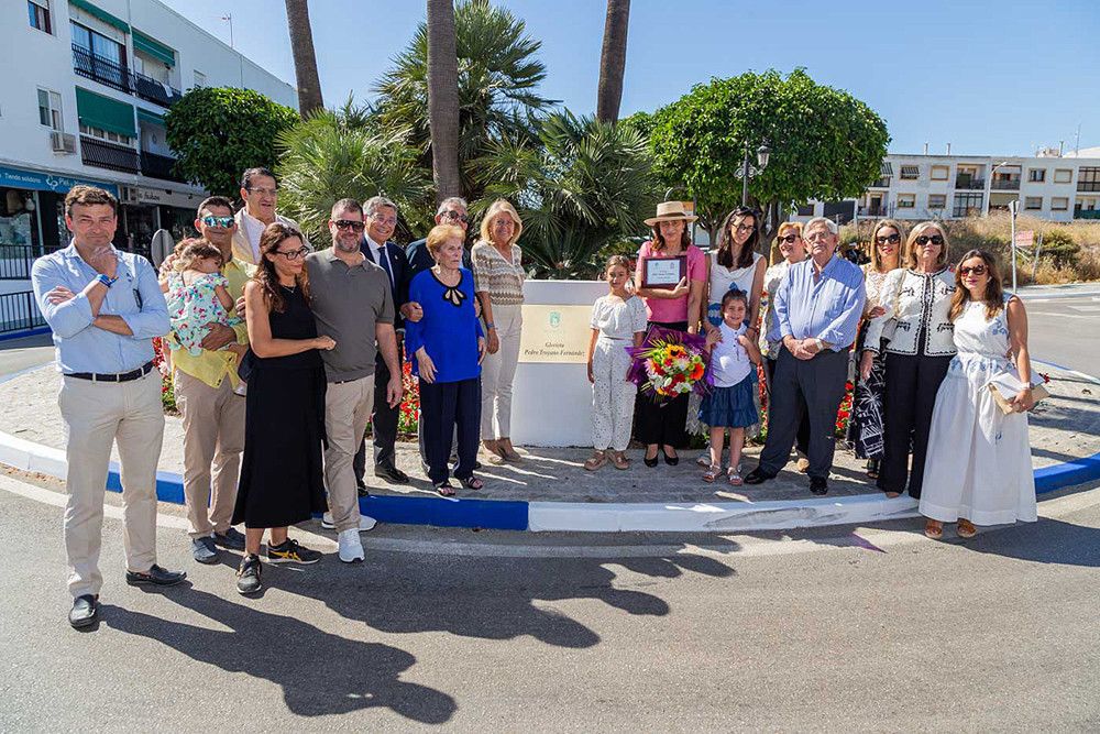 El Ayuntamiento reconoce la contribución del empresario Pedro Troyano Fernández “al crecimiento económico y a la proyección de San Pedro Alcántara” otorgando su nombre a una céntrica glorieta