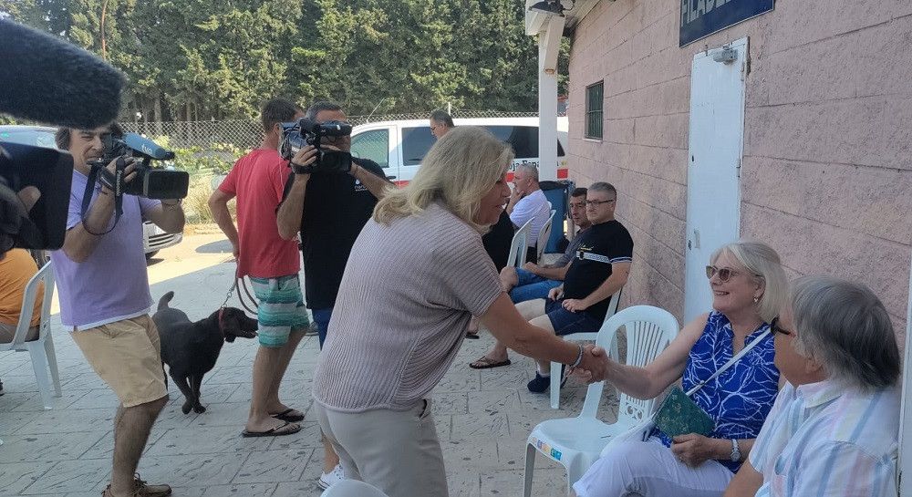 La alcaldesa destaca el “gran esfuerzo y la coordinación” del Ayuntamiento con otras administraciones para la extinción del incendio de Pujerra que ha afectado a Benahavís y albergar a los vecinos desalojados