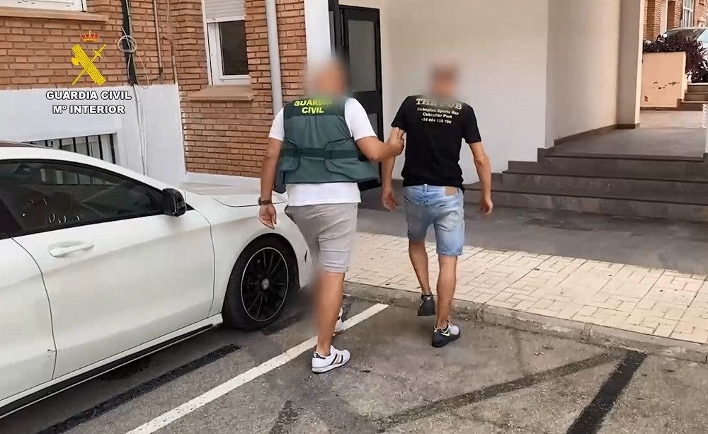 La Guardia Civil detiene en Fuengirola y Marbella a dos fugitivos de la justicia irlandesa y británica