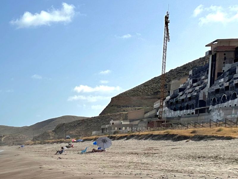 La Junta y el Gobierno acuerdan avanzar de manera coordinada para agilizar el procedimiento sobre El Algarrobico