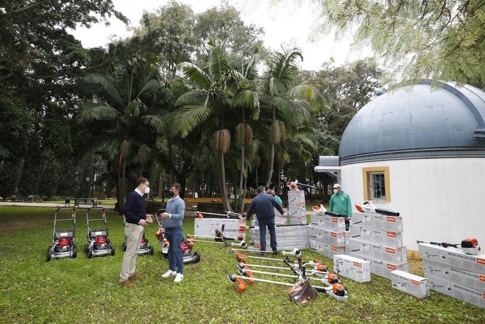 Parques y Jardines está sustituyendo sus herramientas de gasolina por nuevos modelos con batería