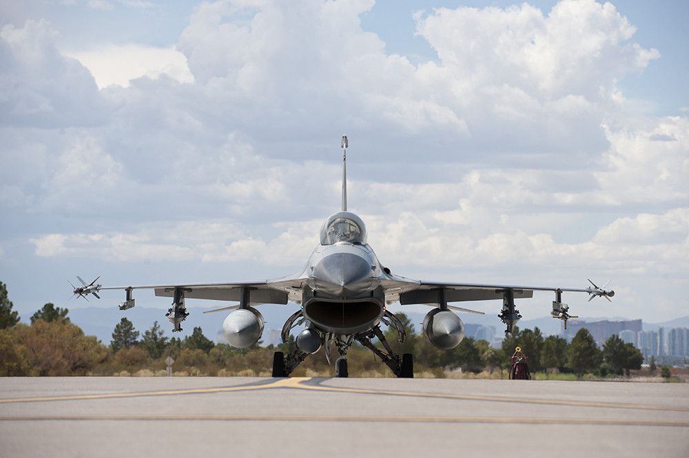 Polonia está dispuesta a enviar cazas F-16 a Ucrania si la OTAN lo aprueba