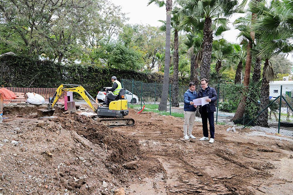 El Ayuntamiento prevé finalizar en un mes el nuevo parque infantil en la zona del Bulevar de Ashmawi