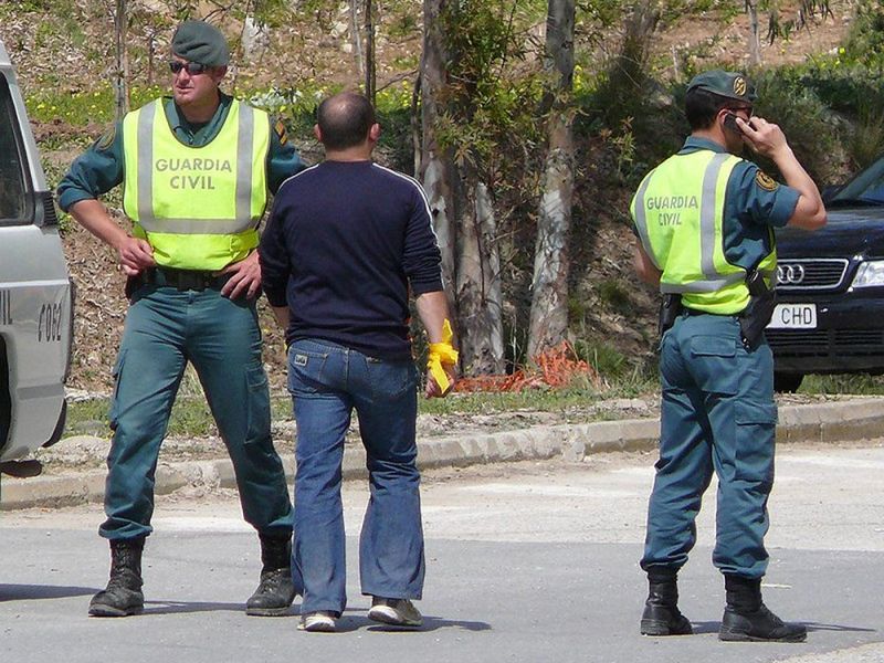 La Guardia Civil detiene a los supuestos autores de un robo con violencia a un repartidor de pizzas en Alhaurín el Grande
