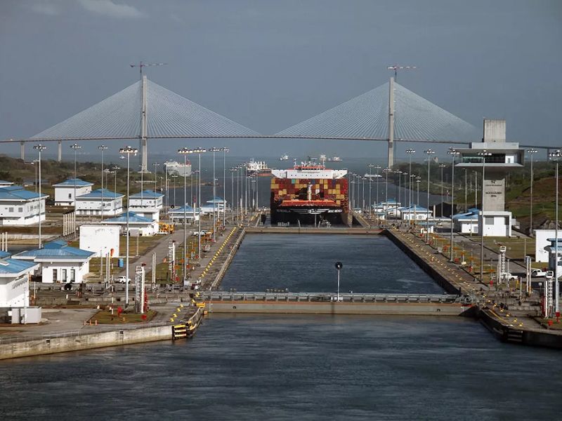 El Canal de Panamá subasta el cruce de los barcos ante la escasez de agua dulce