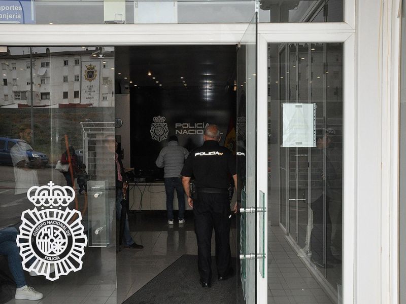 La Policía Nacional detiene a dos personas como responsables del hurto de alhajas por valor de 12.000 euros en una joyería de Ronda