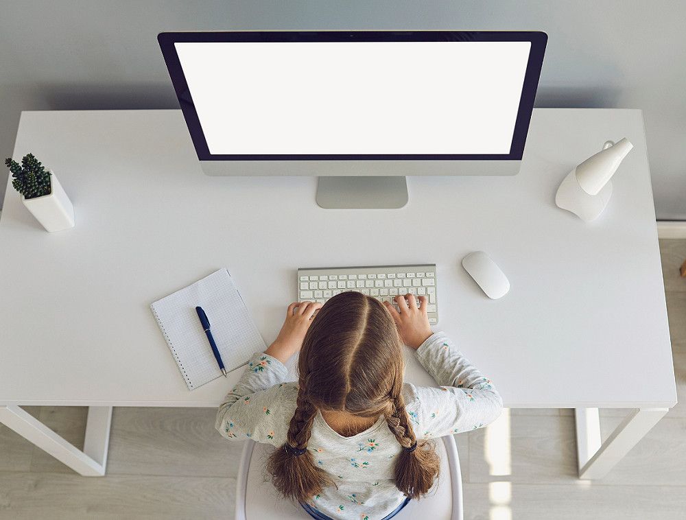 España firma la declaración para reforzar la protección de los menores en Internet frente a los contenidos pornográficos