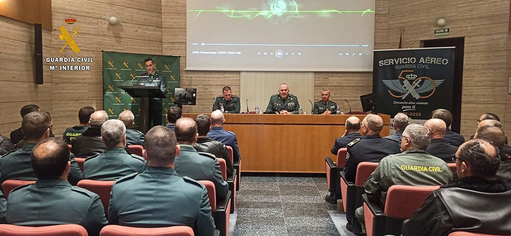 La Guardia Civil inaugura una exposición itinerante con motivo del 50 aniversario del Servicio Aéreo en el Puerto de Málaga