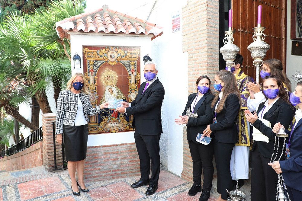 La designación de la escalinata de acceso al Santo Sepulcro con el nombre de Nuestra Señora del Mayor Dolor completa el homenaje municipal a los Sagrados Titulares de la Hermandad del Nazareno