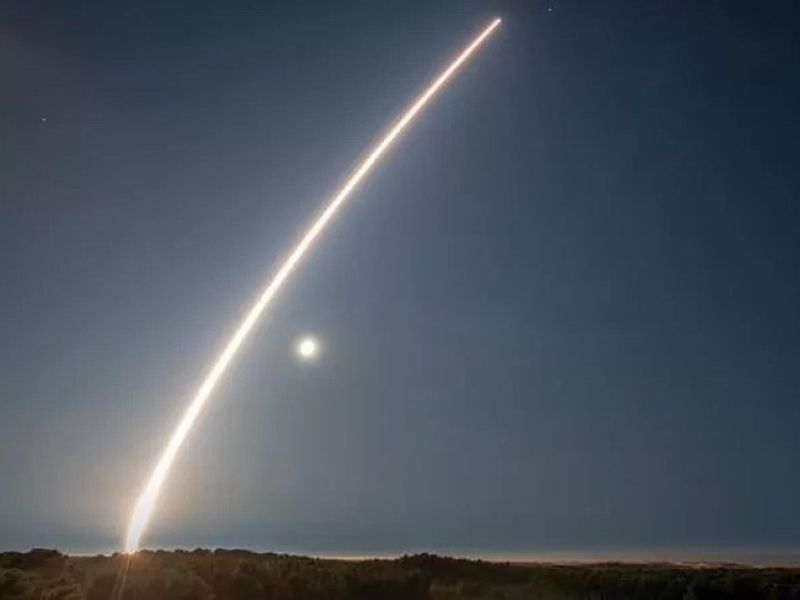Francia ensaya con éxito el misil balístico estratégico M51.3 sin carga nuclear