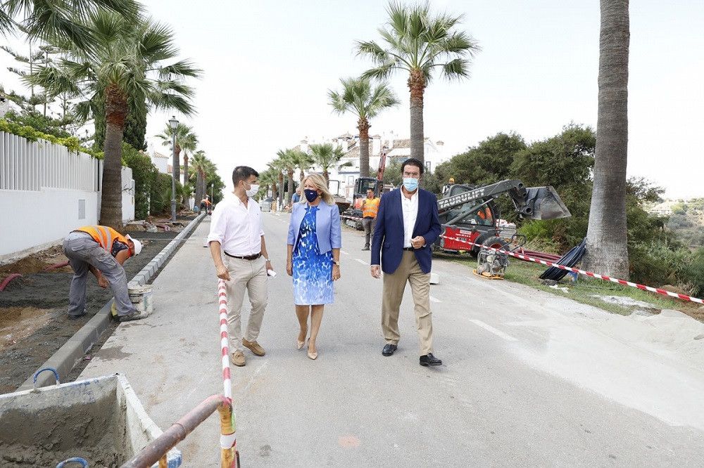 El Ayuntamiento acomete la remodelación integral de la avenida Jacaranda de Las Chapas