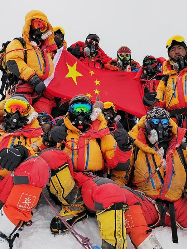Expedición china alcanza el pico más alto del mundo para investigación científica