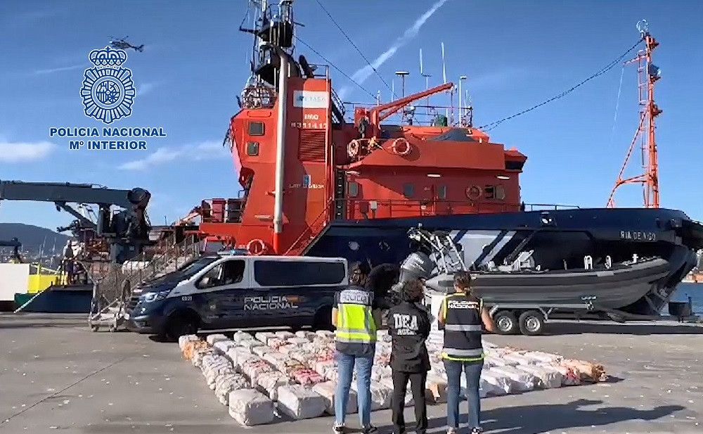 La Policía Nacional interviene 2.300 kilos de cocaína en un pesquero frente a las costas de Vigo