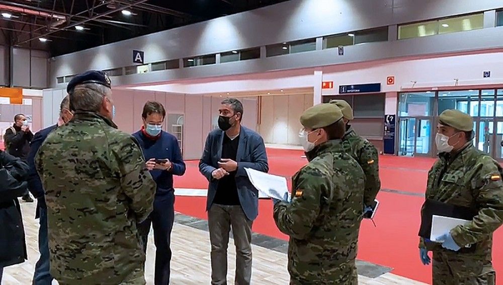 Defensa coopera técnicamente en la instalación del hospital provisional en IFEMA