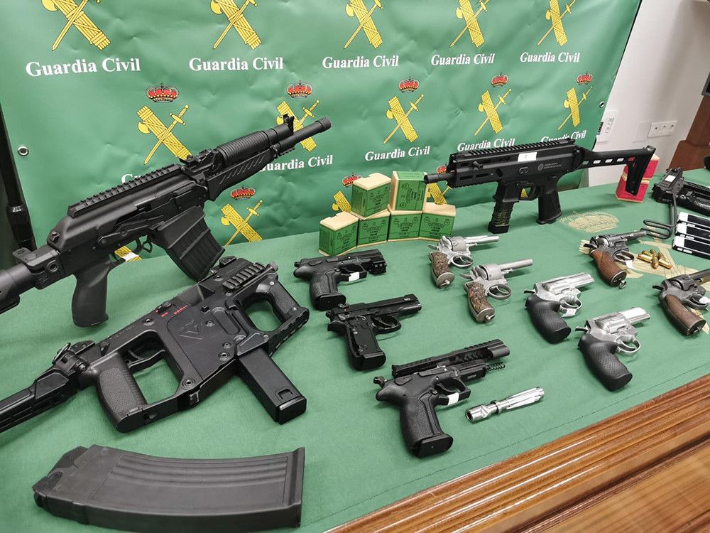 Dos hermanos detenidos por tráfico de armas en Málaga
