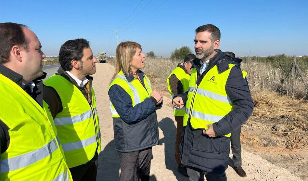 Continúa la construcción de los 2.437 metros de carril bici en las Marismas de Odiel