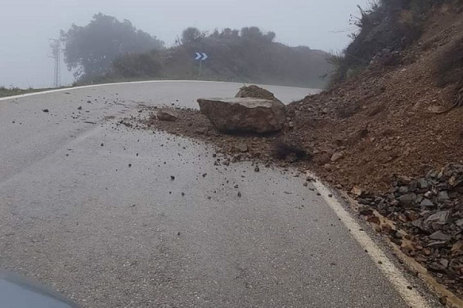 Cortada la carretera de El Burgo a Casarabonela por el desbordamiento del Arroyo de las Doncellas